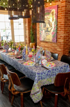 Celia B Daisies Table Cloth- Homeware